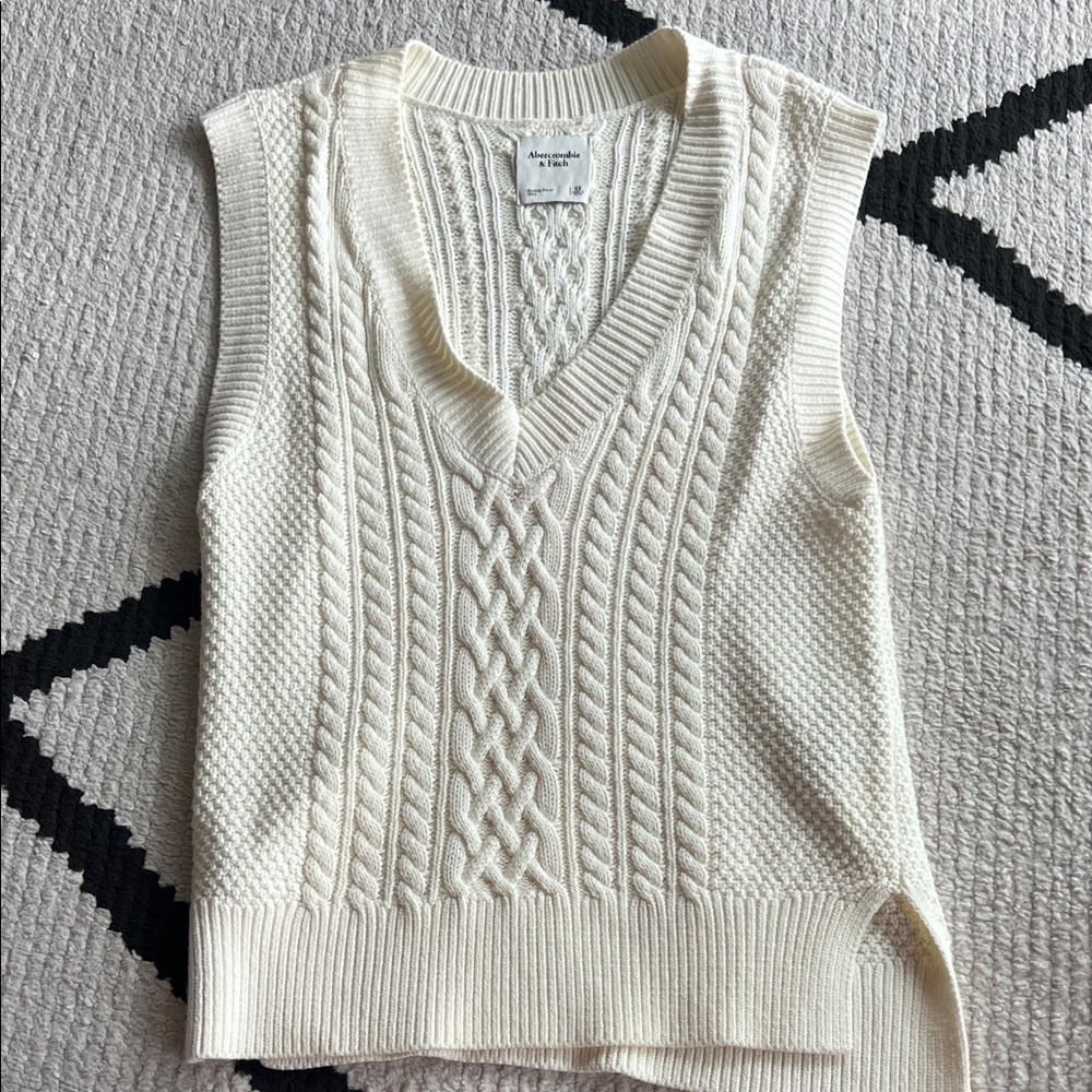 Cable knit Abercrombie Sweater Vest